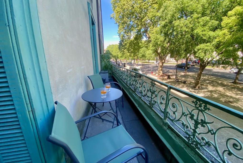 Апартаменты L'Historien - Avec Balcon Coeur De Ним Экстерьер фото